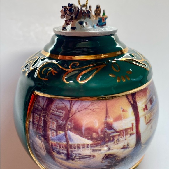 Terry Redlin Racing Home Hadley Bradford Christmas Porcelain Ornament 1999 - Picture 5 of 6